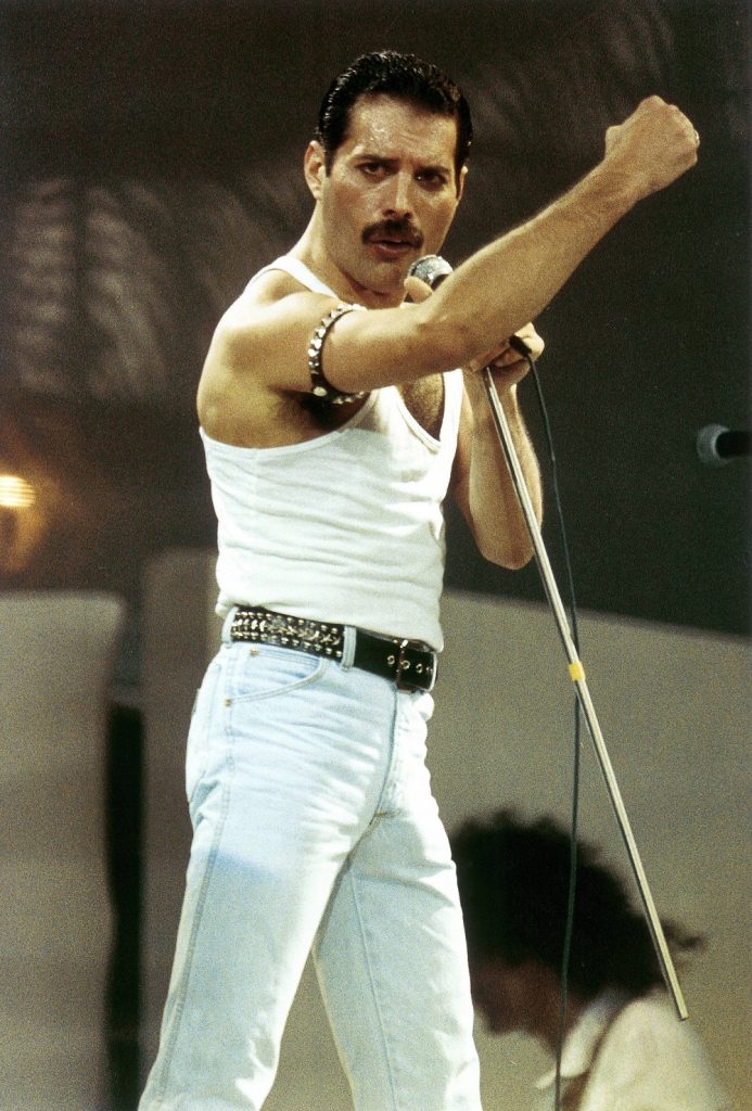 Come è morto Freddie Mercury, il cantante inglese dei Queen?