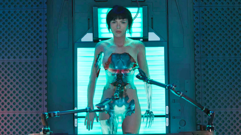 Scarlett Johansson ibrido umano-cyborg in Ghost in the Shell