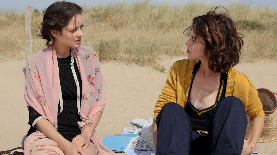 Cannes 70, Ismael’s Ghost apre il Festival. La recensione del film con Marion Cotillard e Charlotte Gainsbourg Marion Cotillard e Charlotte Gainsbourg in Ismael's Ghost