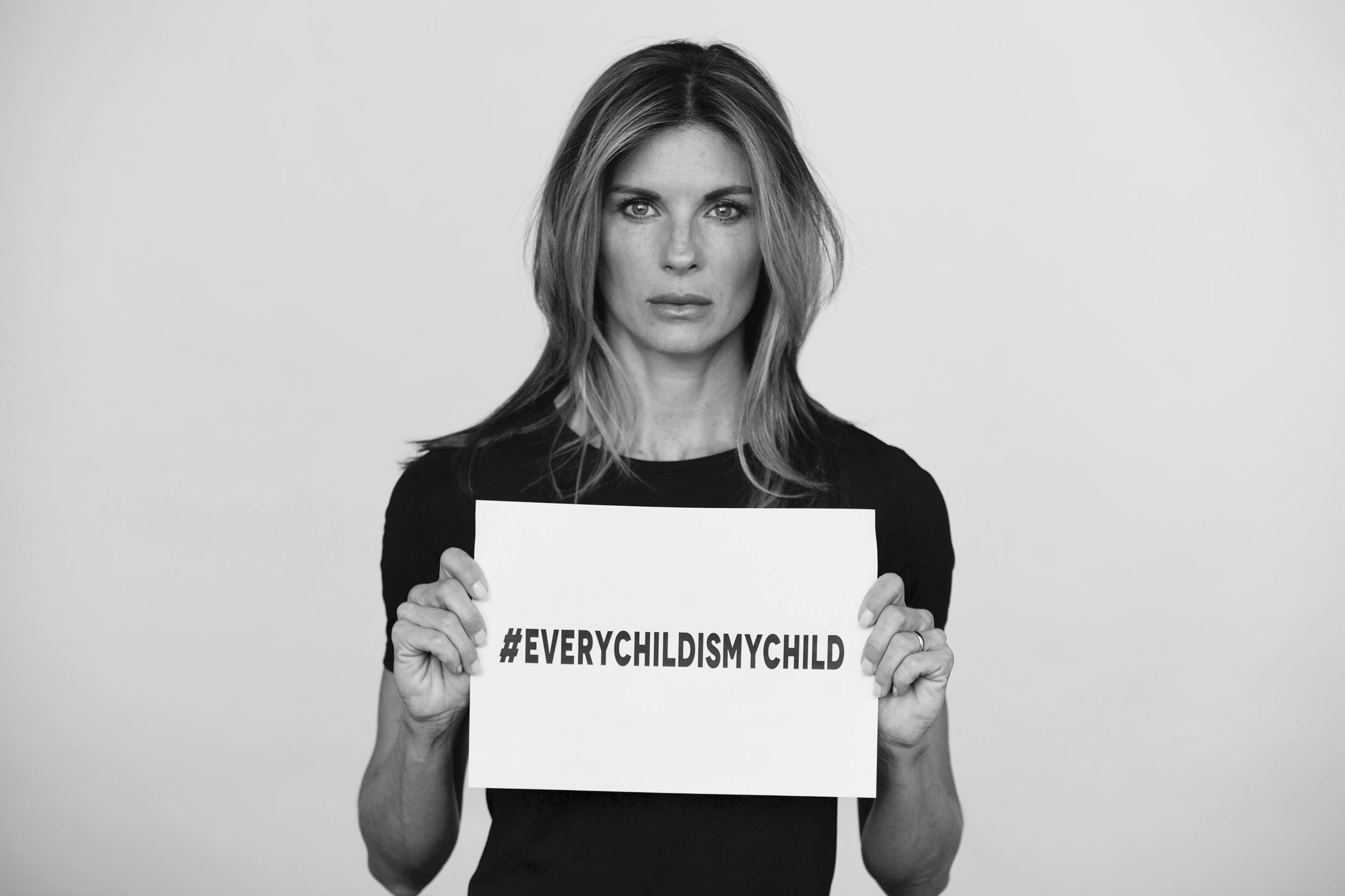#EveryChildisMyChild, l’hashtag degli artisti per i bambini siriani Martina Colombari in #EveryChildisMyChild