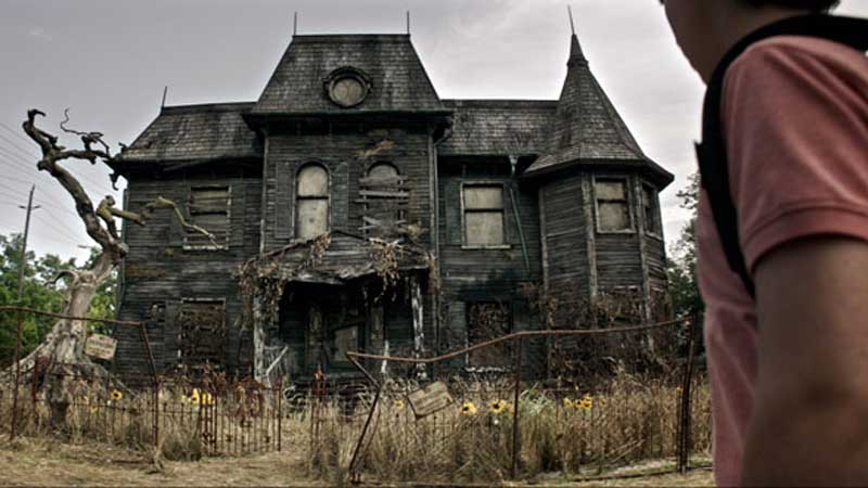 IT, pronti a visitare l’inquietante Derry? La featurette IT, pronti a visitare l'inquietante Derry?