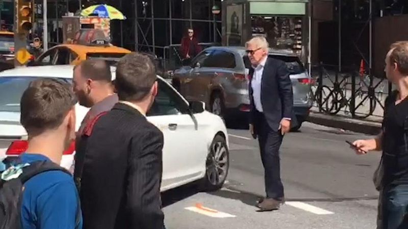 Altro che Blade Runner! Harrison Ford dirige il traffico per le strade di New York! Video