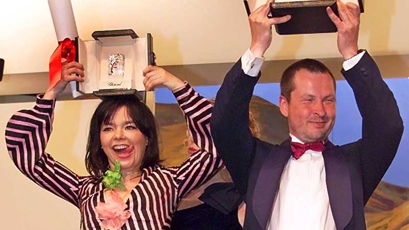 Björk contro Lars von Trier sui social: «Sono stata molestata da un regista danese» Björk e Lars von Trier a Cannes 2000