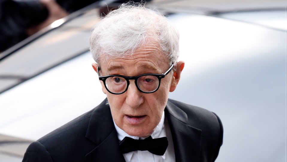 Polemica sul prossimo film di Woody Allen: prevista una relazione tra un adulto e una 15enne? Woody Allen