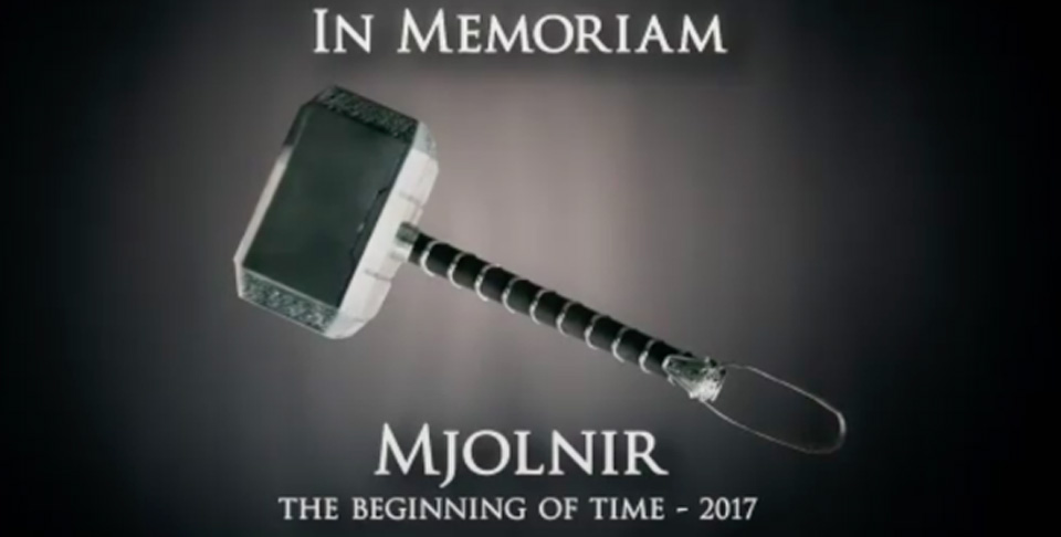 Riposa in pace, Mjolnir! Chris Hemsworth pubblica un tributo commovente in onore del suo martello Mjolnir, il martello di Thor