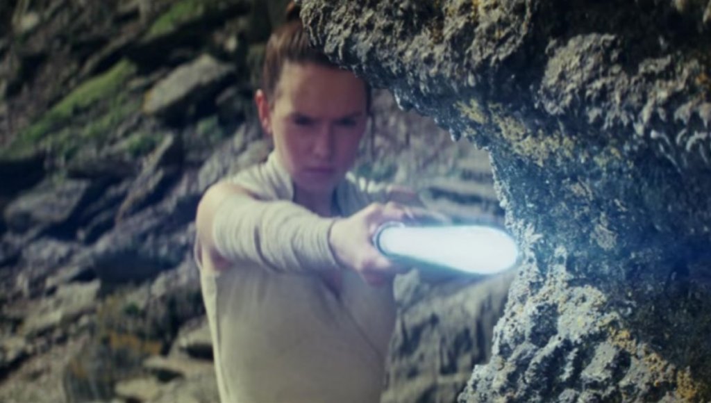 Star Wars: Gli Ultimi Jedi, tanta azione nel nuovo spot Rey in Star Wars: Gli ultimi Jedi