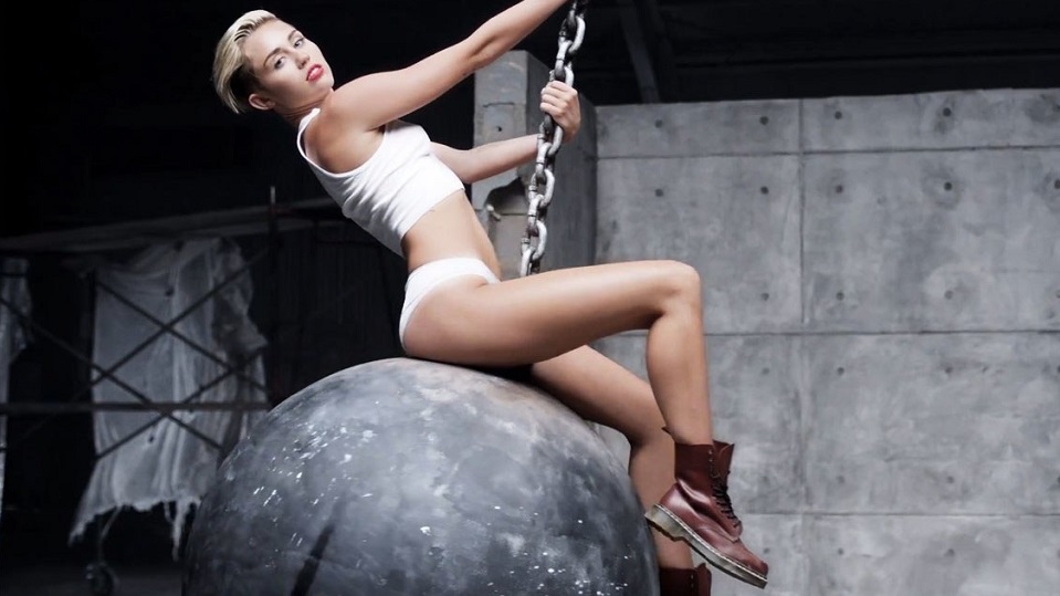 miley_cyrus_wrecking_ball