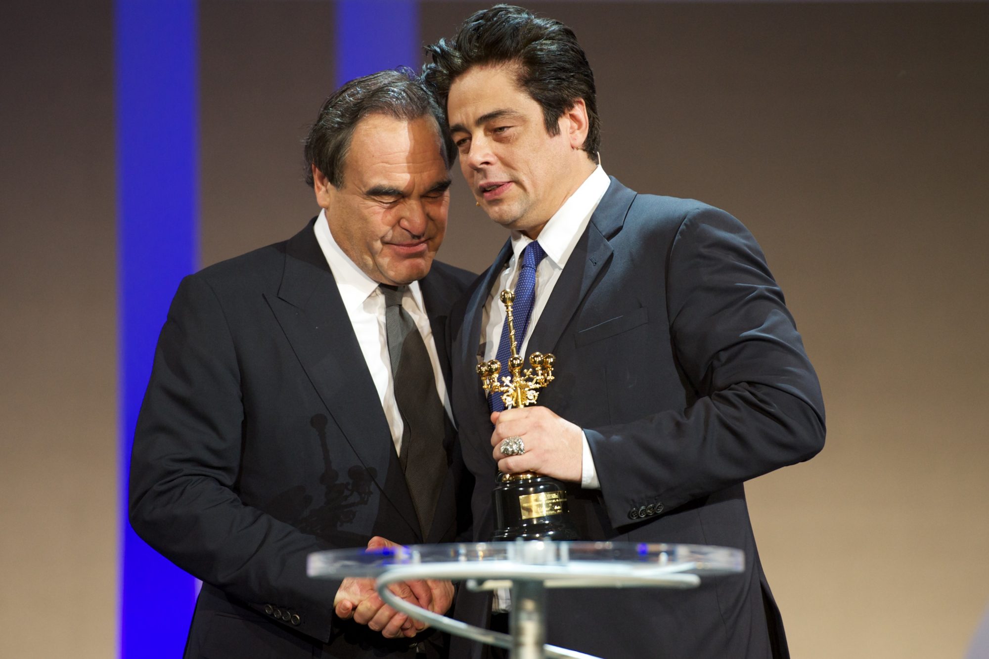 Benicio Del Toro sarà il protagonista di White Lies di Oliver Stone
