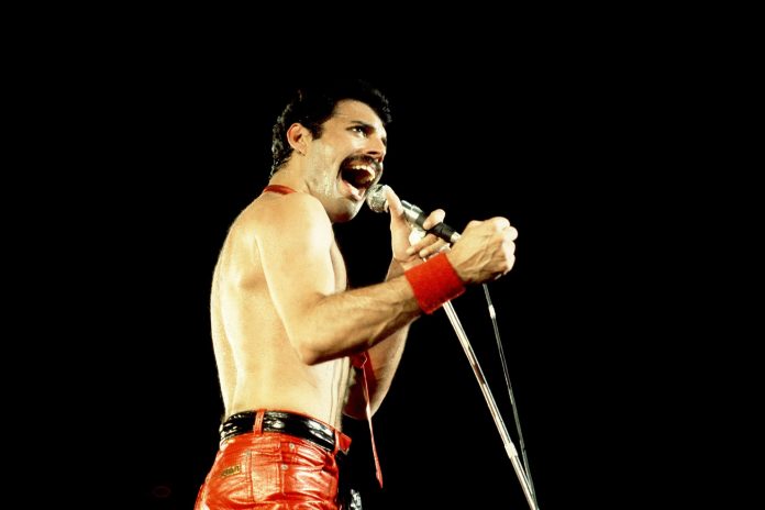 Freddie Mercury Solista Gli Album Mr Bad Guy E Barcelona