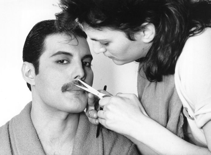 Come è morto Freddie Mercury, il cantante inglese dei Queen?