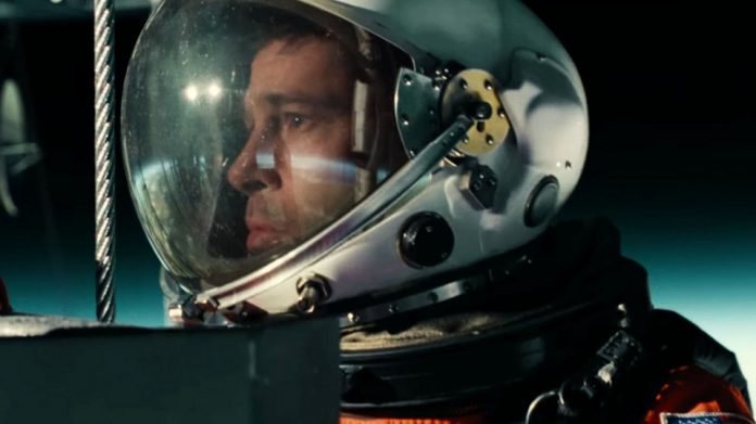 Ad Astra: un affascinante Brad Pitt nel nuovo poster del film di James Gray Brad Pitt in Ad Astra di James Gray