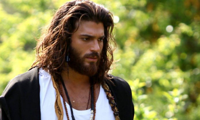 Can Yaman - Page 2 70614842_387377815535130_3449051827532726272_n-696x418