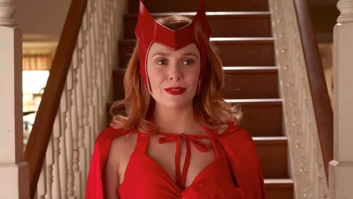 WandaVision: il nuovo costume sexy di Scarlet Witch indossato da Elizabeth Olsen. Foto WandaVision