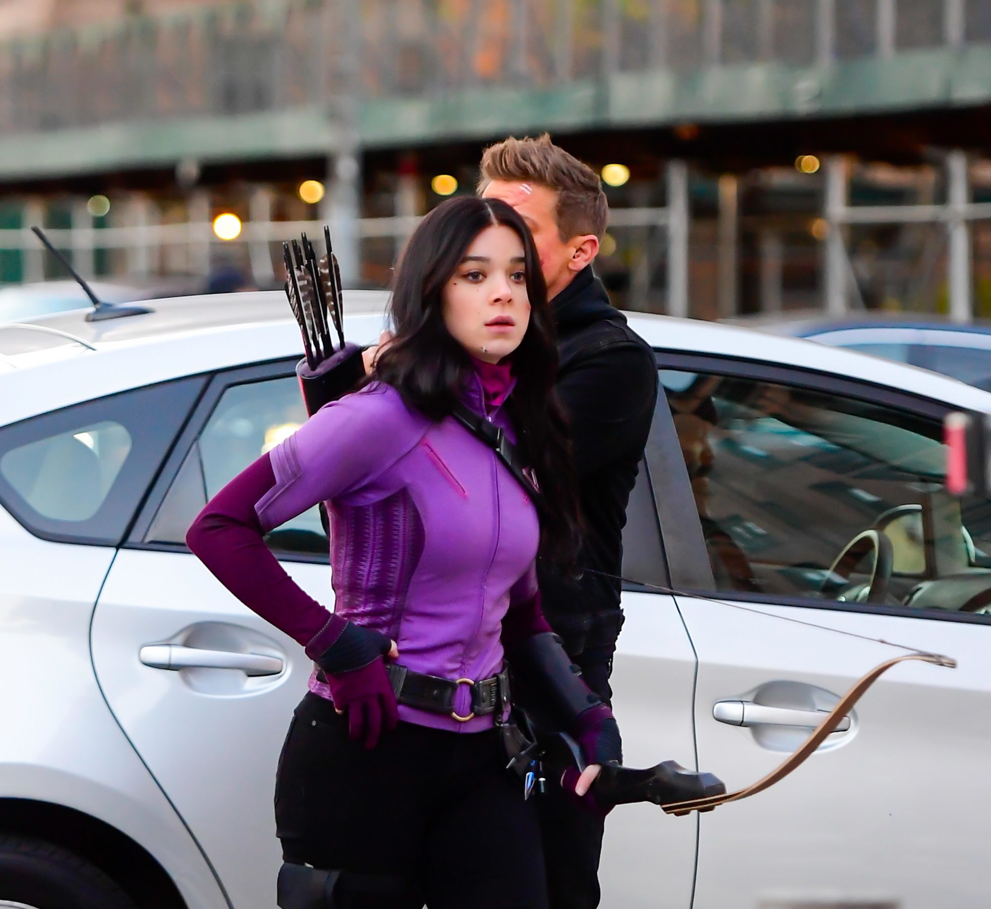 Hawkeye: ecco le prime immagini di Hailee Steinfeld con il suo costume da  supereroina!