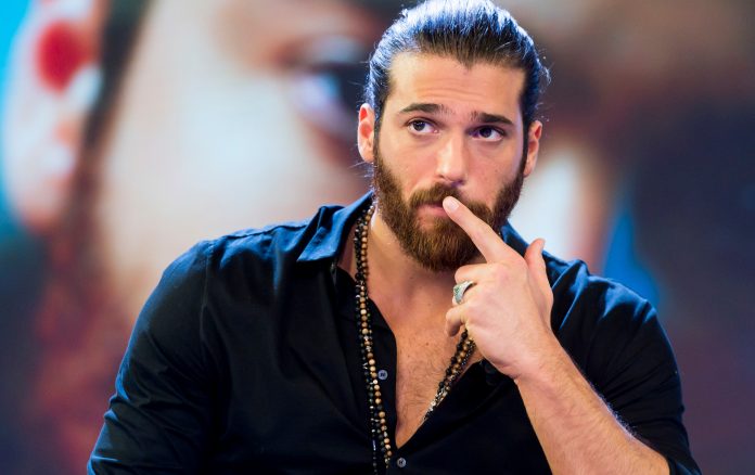 Can Yaman insultato su Twitter: l’attore turco chiude l’account e lascia un messaggio