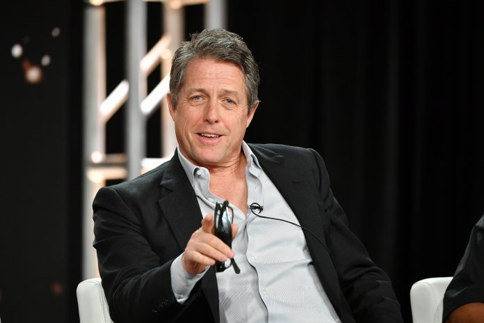 Hugh Grant troppo “vecchio e brutto” per le commedie romantiche? Ecco le dichiarazioni della star di The Undoing