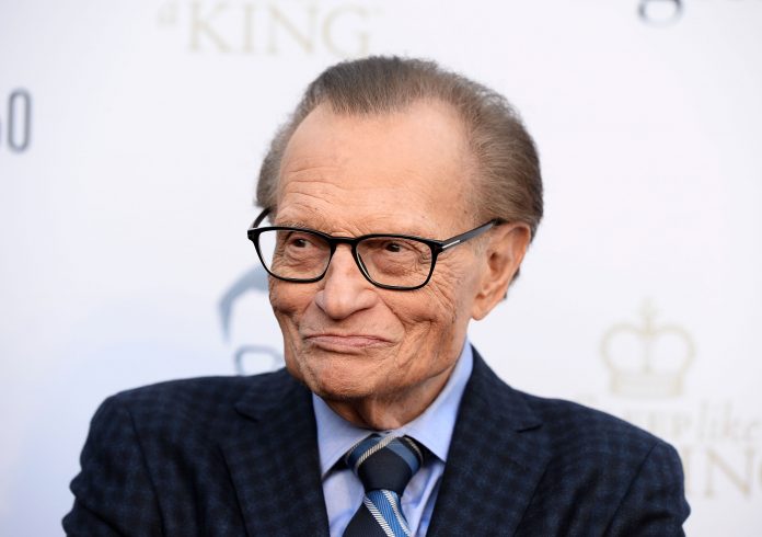 È morto Larry King: addio al leggendario conduttore della tv americana