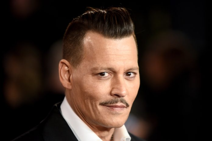 Johnny Depp fu umiliato sul set di Assassinio sull’Orient Express. Ecco cosa accadde