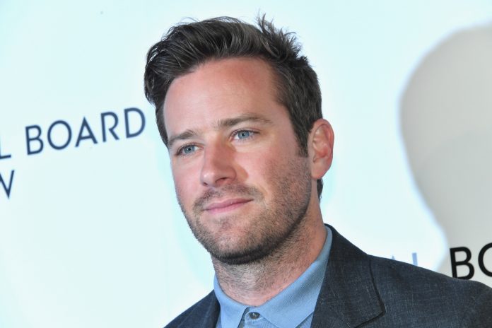 Armie Hammer: una ex svela dettagli ancora più inquietanti sul presunto cannibalismo