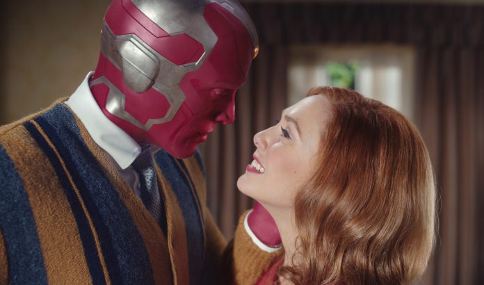 «Vi mostreremo quello che non si vede nei film di supereroi»: Kevin Feige e il cast ci raccontano WandaVision