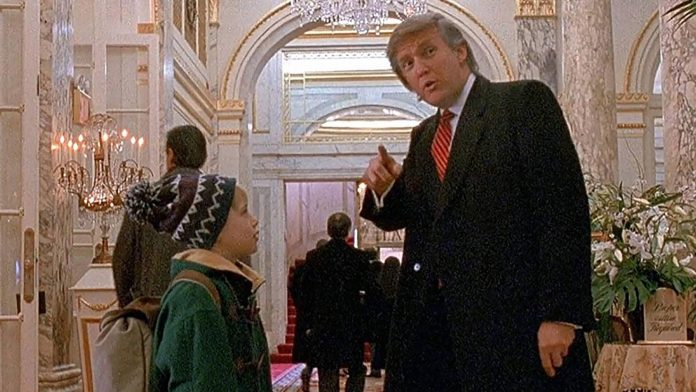 Mamma ho perso l’aereo 2 ha ispirato una nuova trovata social per attaccare Donald Trump