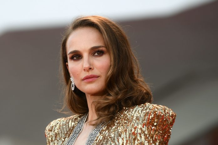 Natalie Portman svela che un solo regista non si è comportato in modo “schifoso” con lei. Ecco chi è