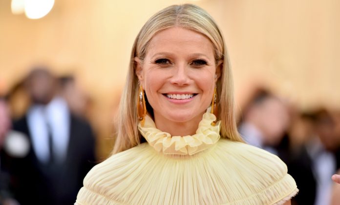 Gwyneth Paltrow: «Ho anticipato la “moda” delle mascherine per il Covid». E il web impazzisce