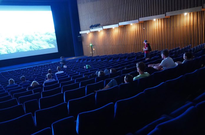 Cinema, via libera alla riapertura del 27 marzo. Ecco a quali condizioni cinema