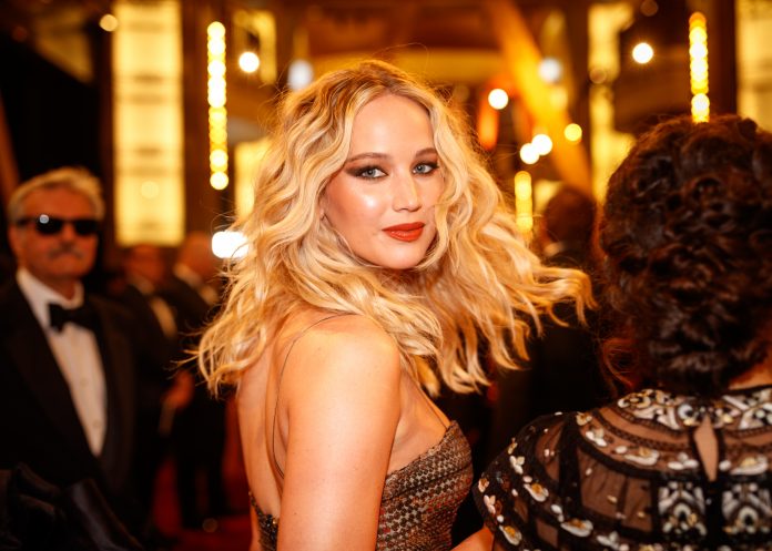 Jennifer Lawrence ferita da un’esplosione sul set del suo ultimo film. Ecco cosa è successo