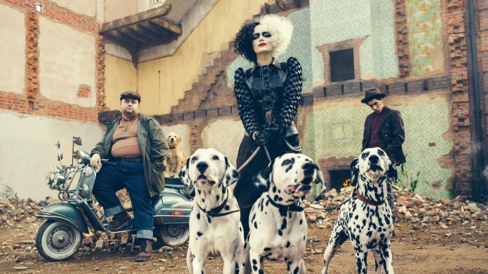 Cruella, il primo poster del film Disney con Emma Stone nei panni di Crudelia De Mon