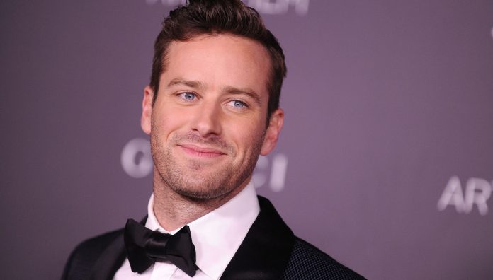 Armie Hammer indagato per stupro. Il racconto di una donna: «Credevo che mi avrebbe uccisa»