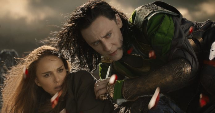 Thor: Love and Thunder, un video dal set ha appena svelato il momento in cui Jane Foster solleva il Mjolnir