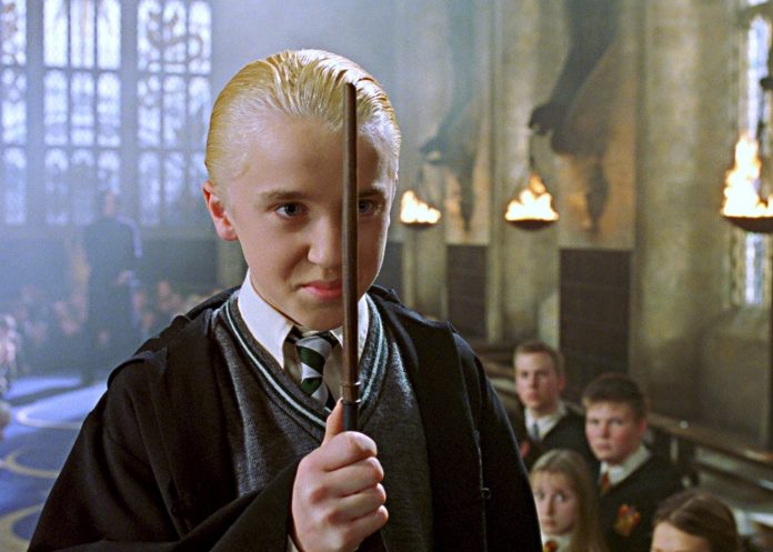 tom felton l interprete di draco malfoy era terrorizzato da un collega sul set di harry potter