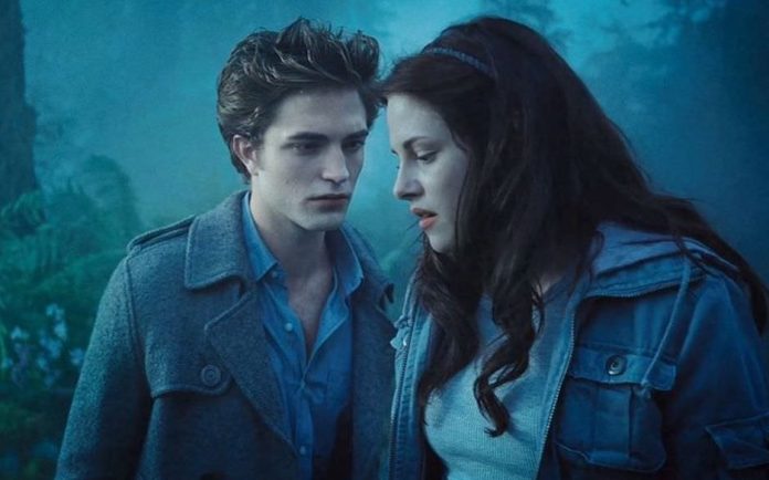 Twilight: svelato come sarebbe il film senza il filtro blu. I fan sconvolti: «È High School Musical!» Twilight