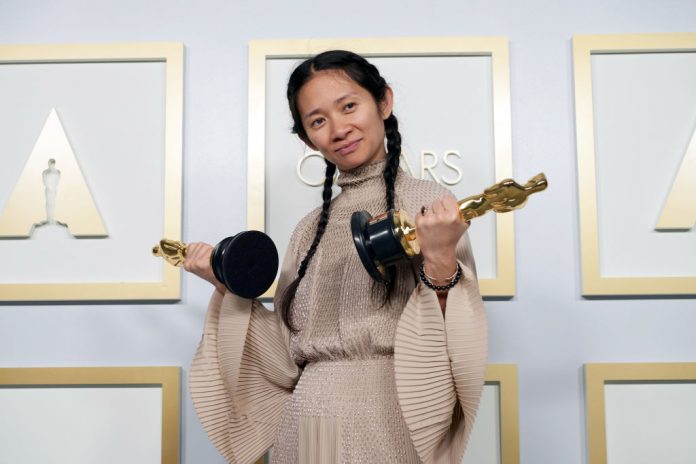Chloe Zhao: doppia vittoria storica agli Oscar 2021. Biografia e carriera Chloe Zhao Oscar