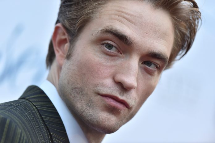 «Mi chiamavano Claudia, ecco perché»: Robert Pattinson e il curioso retroscena della sua infanzia Robert Pattinson