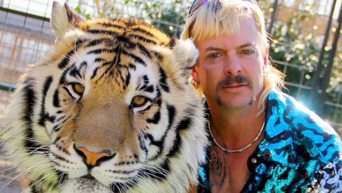 Tiger King: scelto l’interprete di Joe Exotic nella serie con Kate McKinnon, che sarà Carole Baskin Tiger King