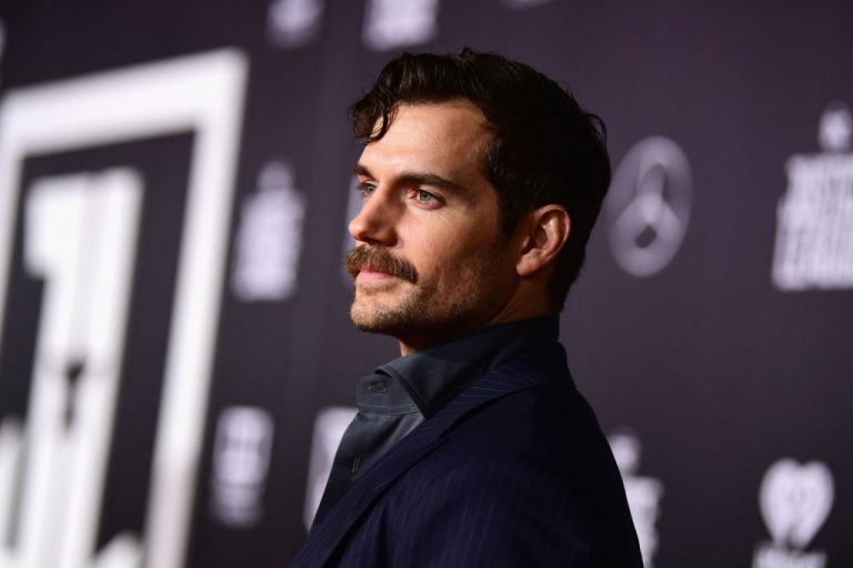 Henry Cavill fidanzata: l'attore interviene con un post su ...