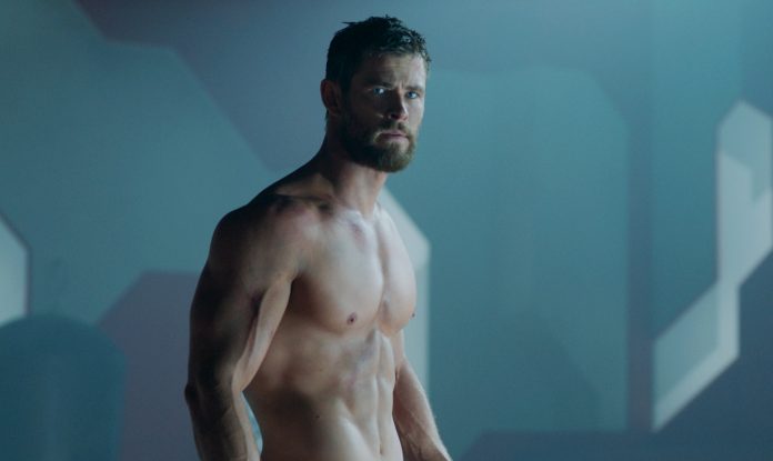 «Per fortuna ne ho altri due»: Chris Hemsworth è delusissimo dal figlio. Ecco perché Chris Hemsworth