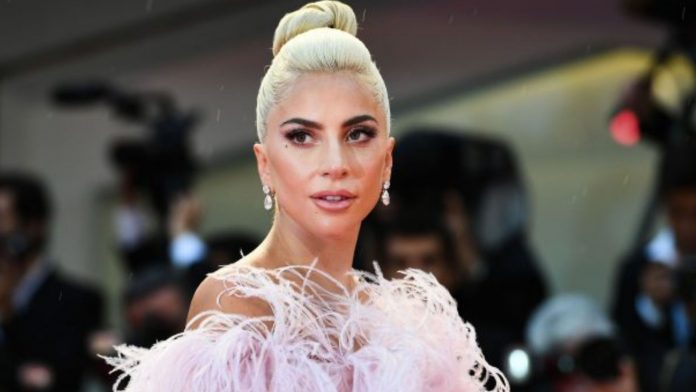 Lady Gaga, terribile violenza subita da un produttore: «Stuprata e lasciata incinta per strada» lady gaga parla del suo stupro a 19 anni