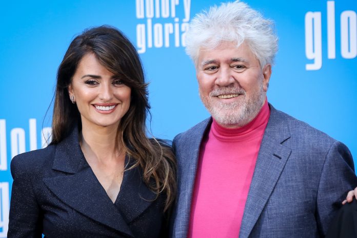 Madres Paralelas, Pedro Almodóvar termina le riprese del suo nuovo film: foto e video dal set Pedro Almodovar