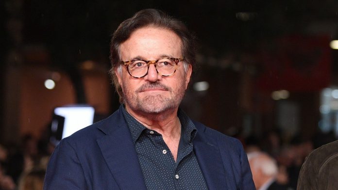 Christian De Sica, duro sfogo dell’attore: «Non valete una ceppa di…». Poi cancella tutto