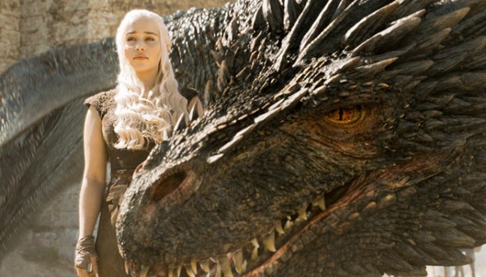 Game of Thrones, Emilia Clarke rivela: «Cambierei una sola scena». E non è il finale Emilia Clarke Game of Thrones