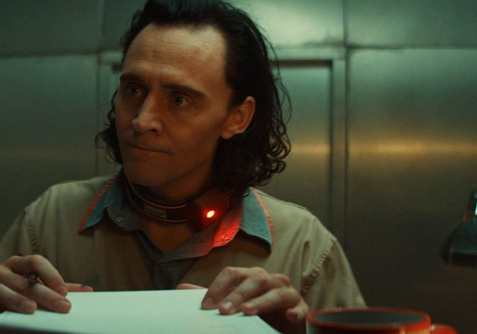 Loki: la variante impazzita delle serie Marvel è finalmente tra noi. La recensione dei primi due episodi Loki Marvel