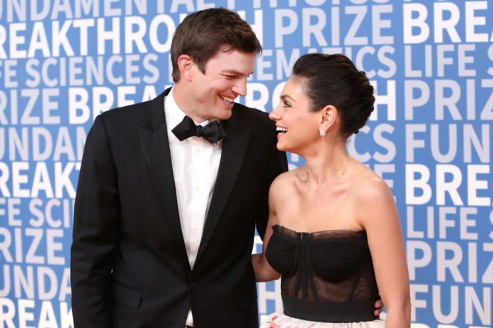 Ashton Kutcher e Mila Kunis e lo strano rapporto con il sapone Ashton Kutcher Mila Kunis