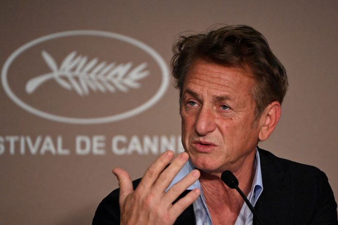 Festival di Cannes 2021: Sean Penn presenta Flag Day e attacca Trump per la gestione della pandemia