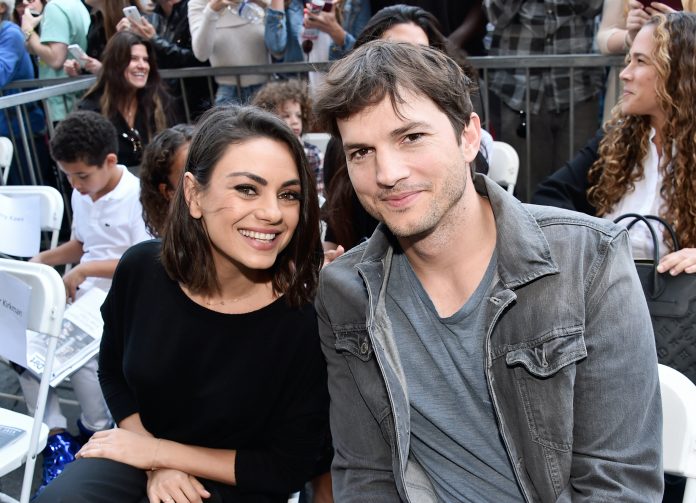 Ashton Kutcher e Mila Kunis parlano della loro igiene personale. E scoppia la polemica Ashton Kutcher Mila Kunis