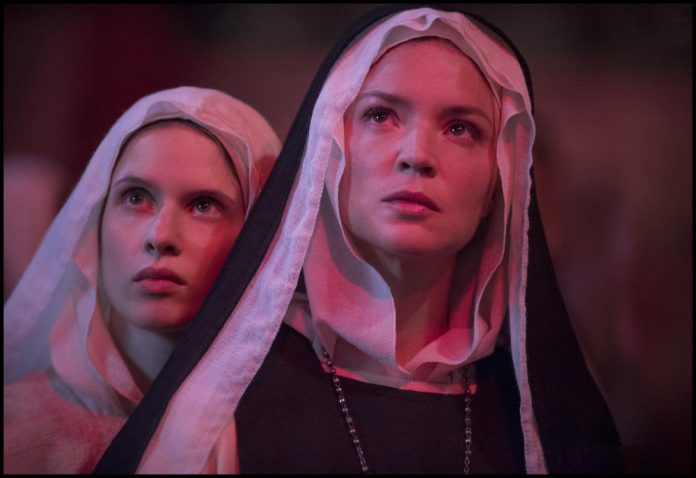 Benedetta: tra dildo blasfemi, amplessi e spiritualità le suore di Verhoeven scandalizzano Cannes 2021 Benedetta