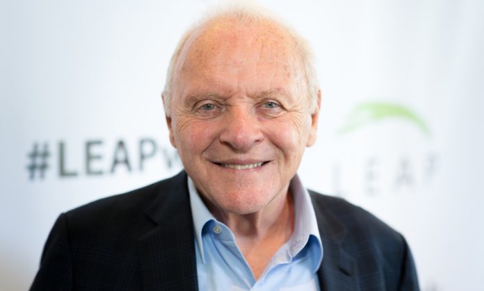 Anthony Hopkins canta “Bella ciao” e grida “sono italiano”: il video in Toscana conquista i fan Anthony Hopkins