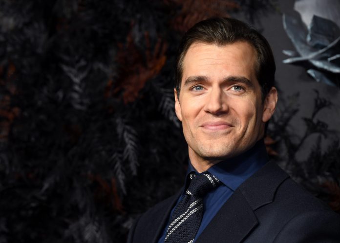 Henry Cavill ha una dieta speciale per i giorni in cui NON deve girare scene di nudo. I dettagli Henry Cavill